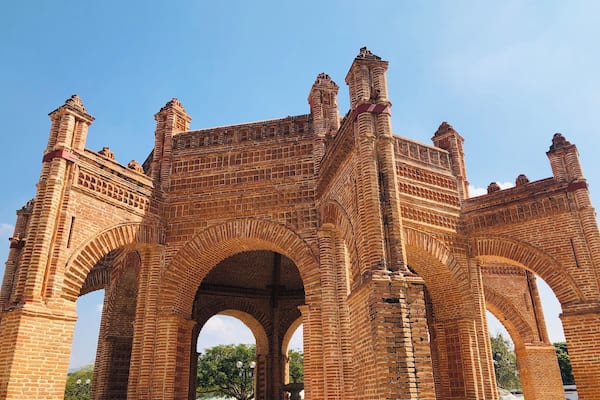 It is even better in person, no picture will capture the amazement of being near this masterpiece. #chiapadecorzo #lapila #mexico #culture #architecture #bricks