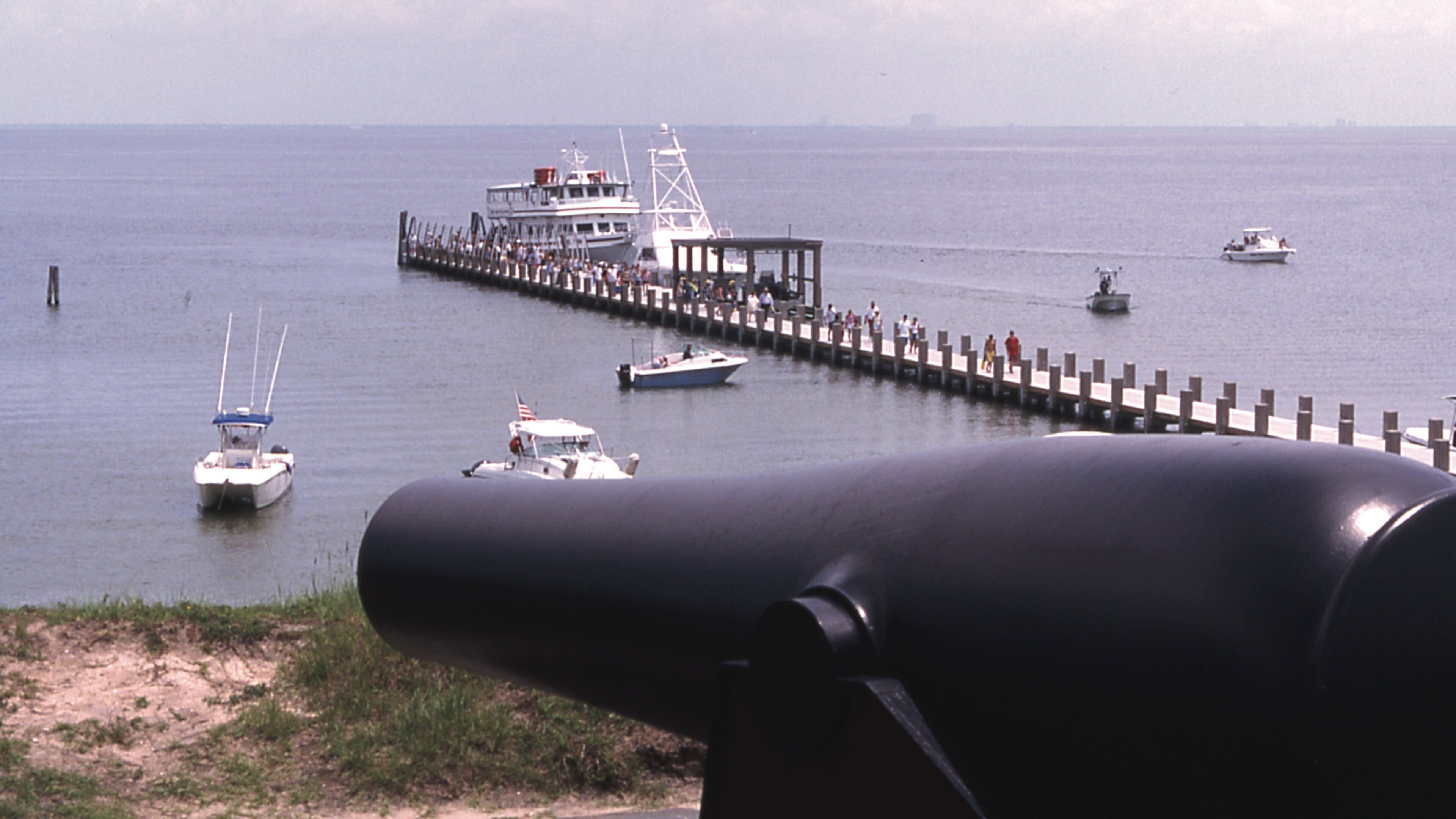Mississippi montrant marina, articles militaires et panoramas