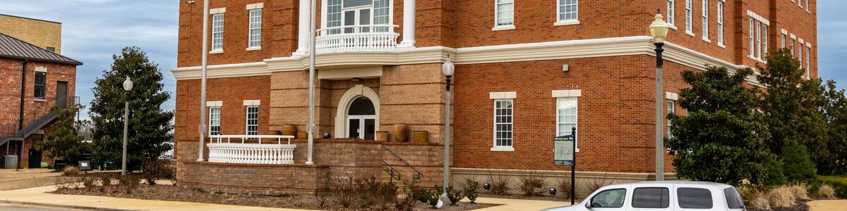 Tupelo, Mississippi City Hall, is a government building in Tupelo.