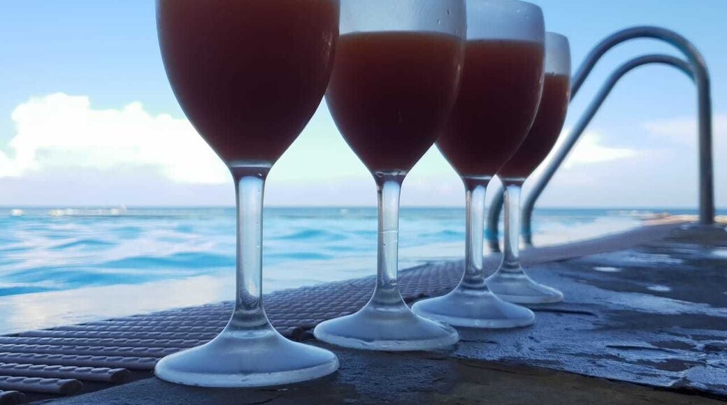 Cocktails,whitesandy beach,blue sky, blue waters..❤🇰🇪