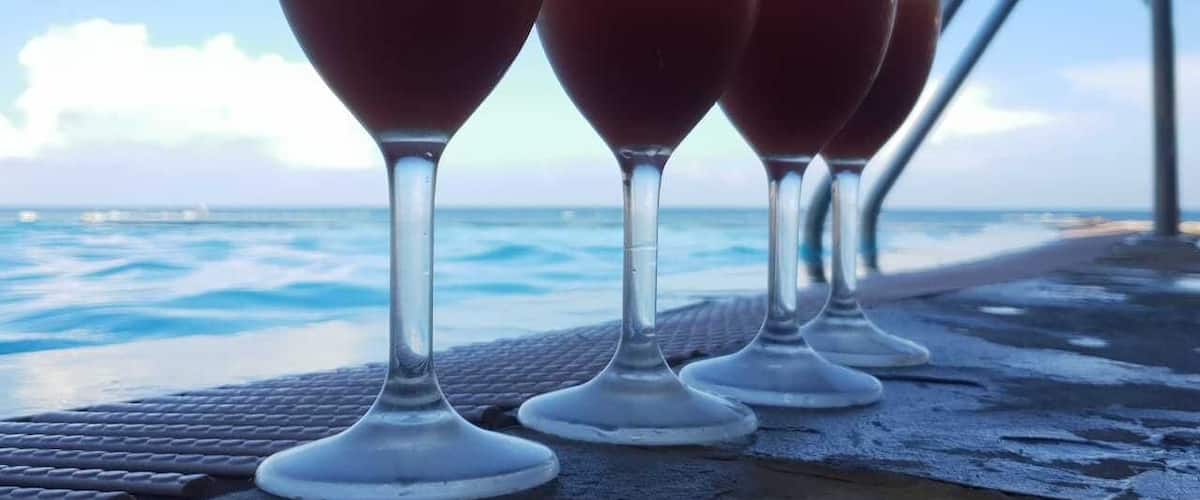 Cocktails,whitesandy beach,blue sky, blue waters..❤🇰🇪
