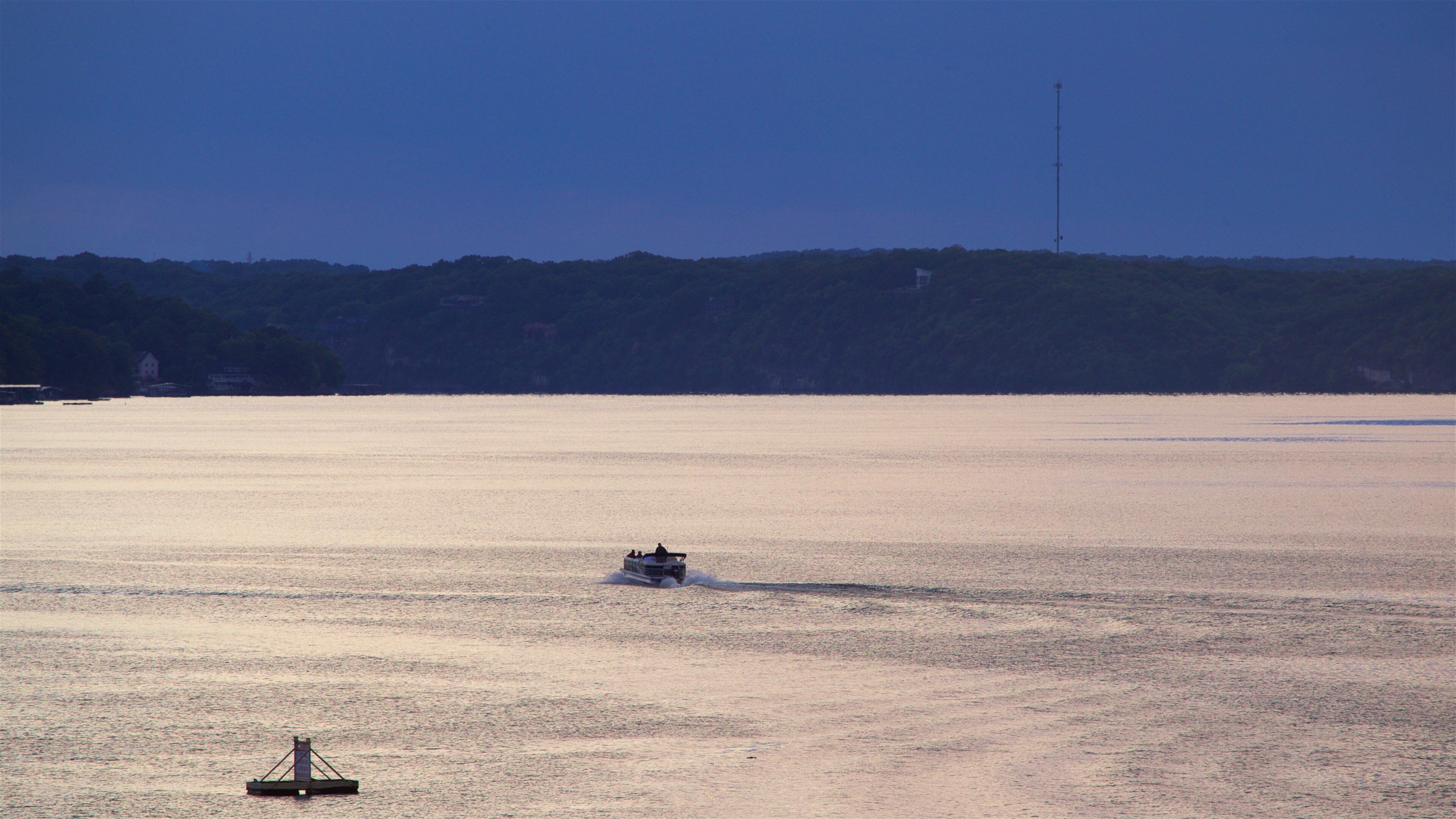 Osage Beach เนื้อเรื่องที่ การพายเรือ และ ทะเลสาบหรือแอ่งน้ำ