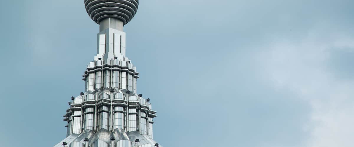 Petronas Twin Towers showing a skyscraper