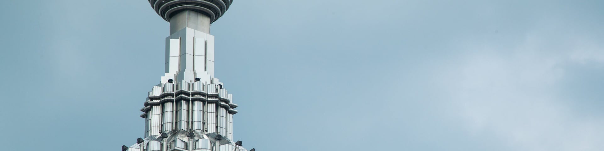 Petronas Twin Towers showing a skyscraper
