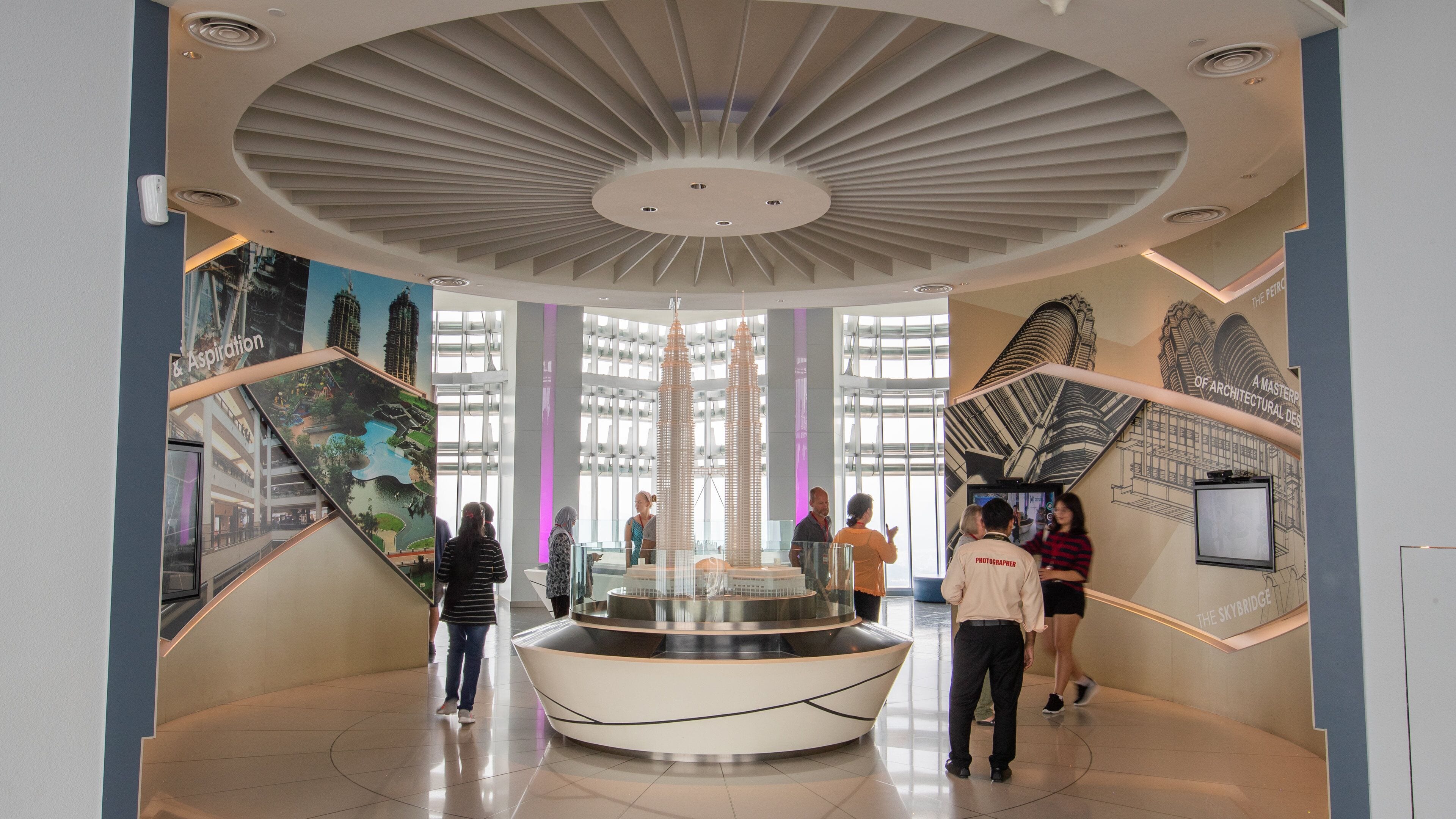 Petronas Twin Towers showing interior views