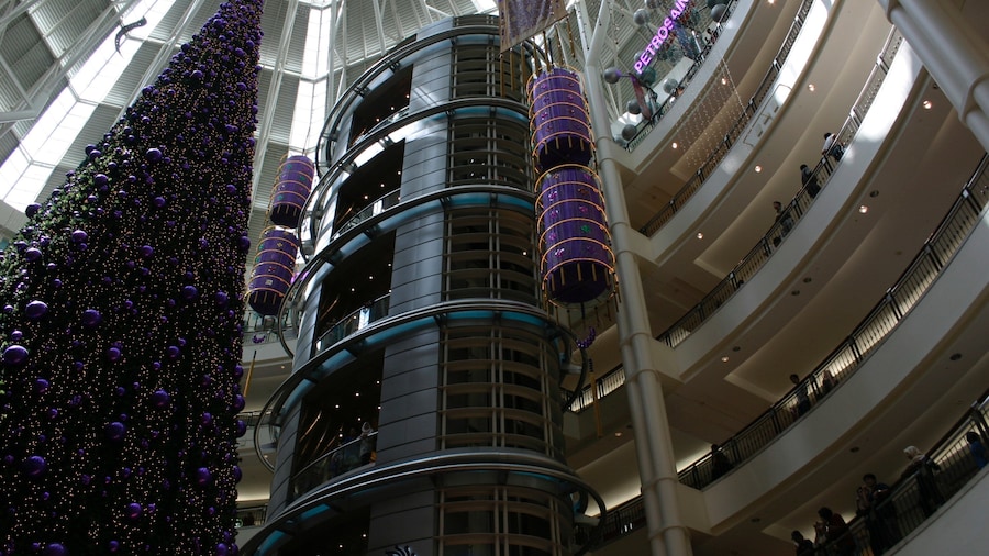 Petronas Twin Towers showing shopping and interior views