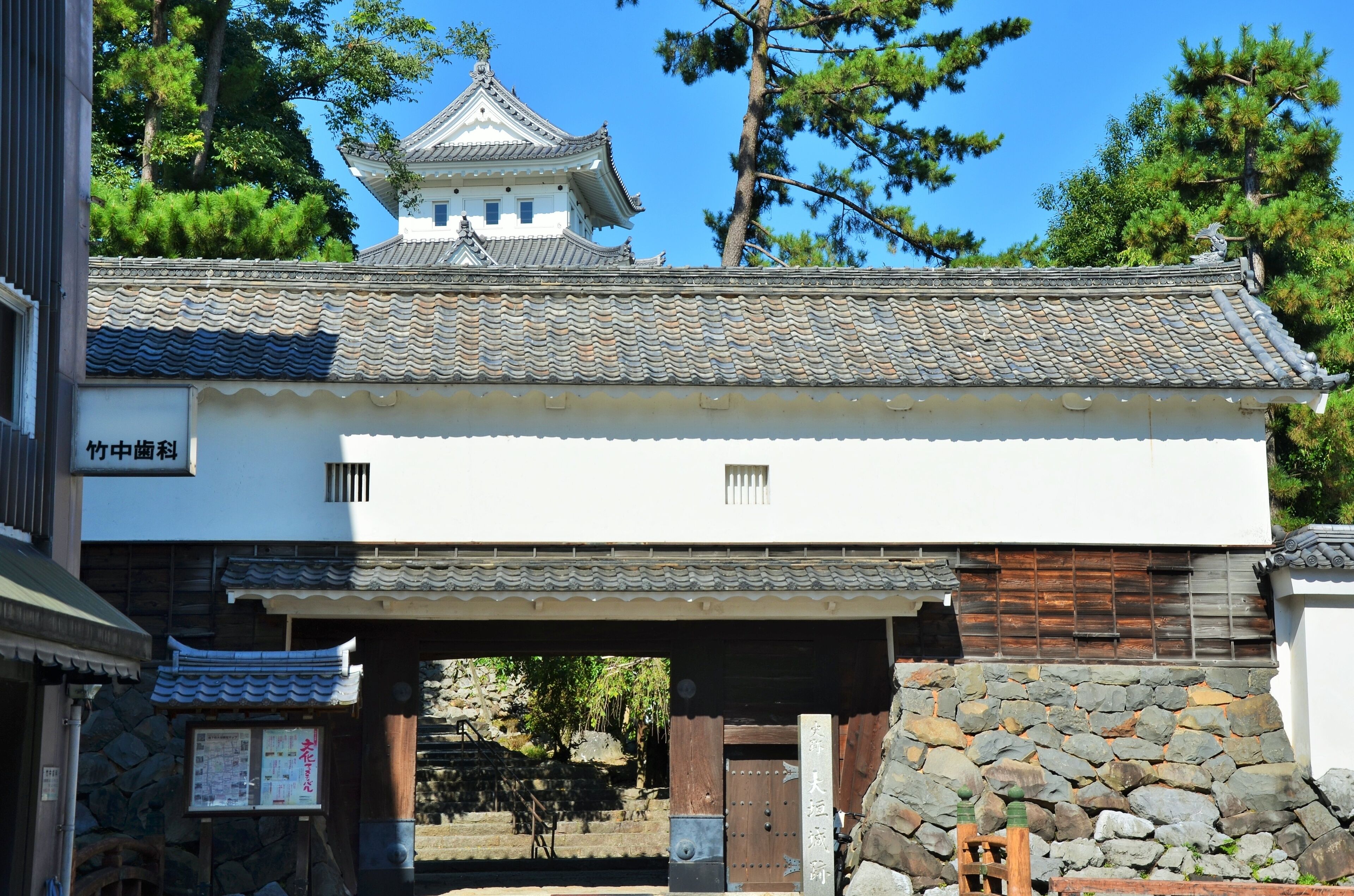 大垣城 天守閣と東門