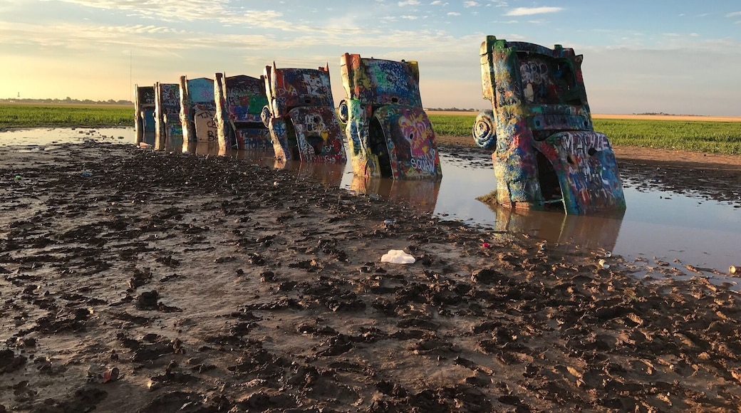 Such a cool place to see and add your own art skills with some spray paint.
#route66, #rt66, #rte66, #roadside, #america, #texas