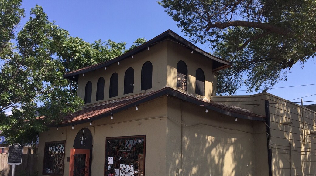 The historic Nat ballroom hosted many jazz and rock 'n' roll legends throughout the 30's, 40's, and 50's. Such highlights included: Louis Armstrong, Elvis, Little Richard, Ray Charles, James Brown, Bo Diddley, B.B. King, Benny Goodman, Count Basie, Roy Orbison, Sam Cooke, Duke Ellington.