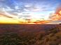 Paesaggio canyon con un tramonto.