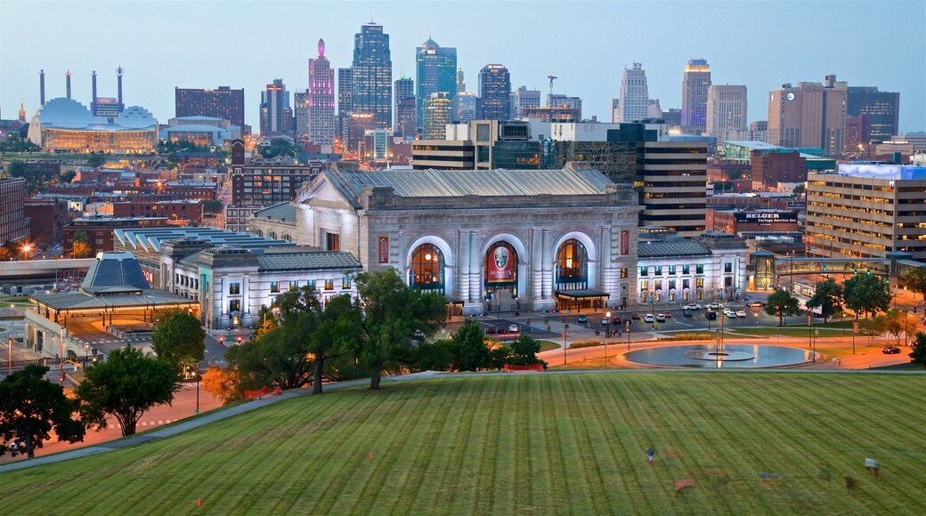 Union Station showing landscape views, a high-rise building and a city
