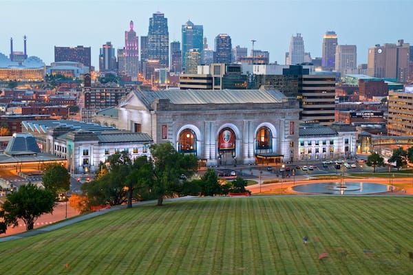 Union Station mettant en vedette paysages, architecture patrimoniale et une ville