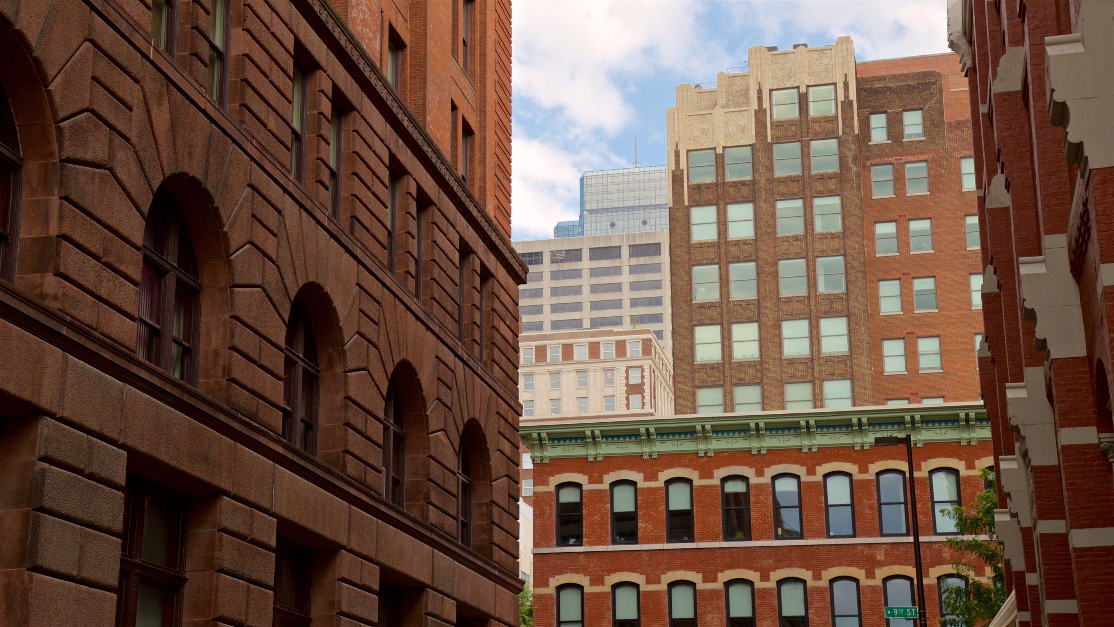 Downtown Kansas City showing a city