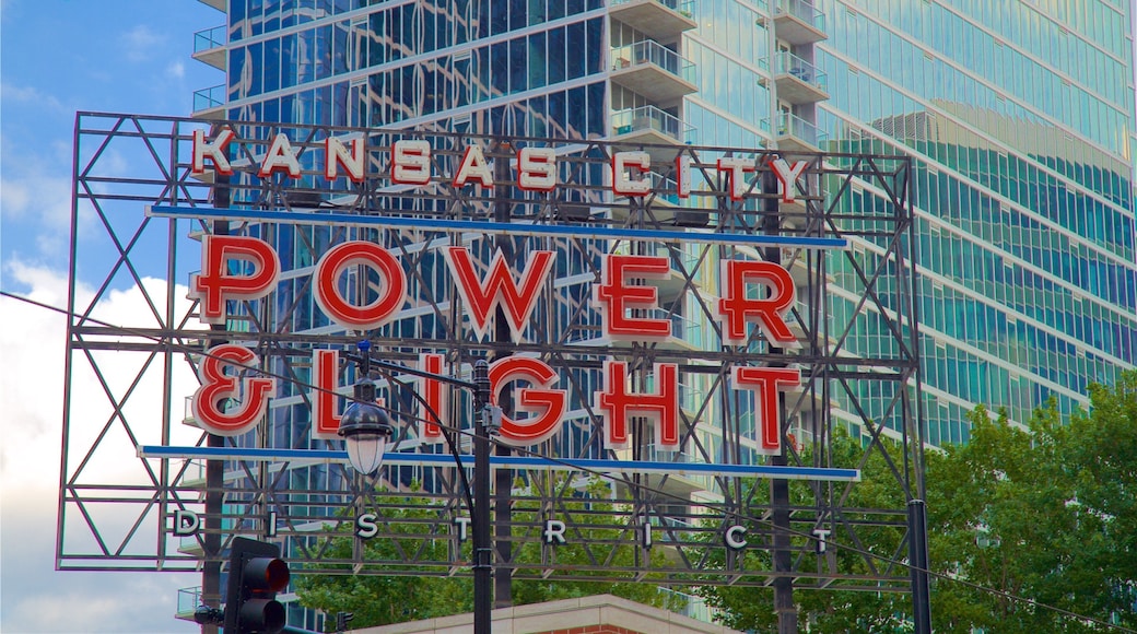Centro de Kansas City que incluye una ciudad y señalización