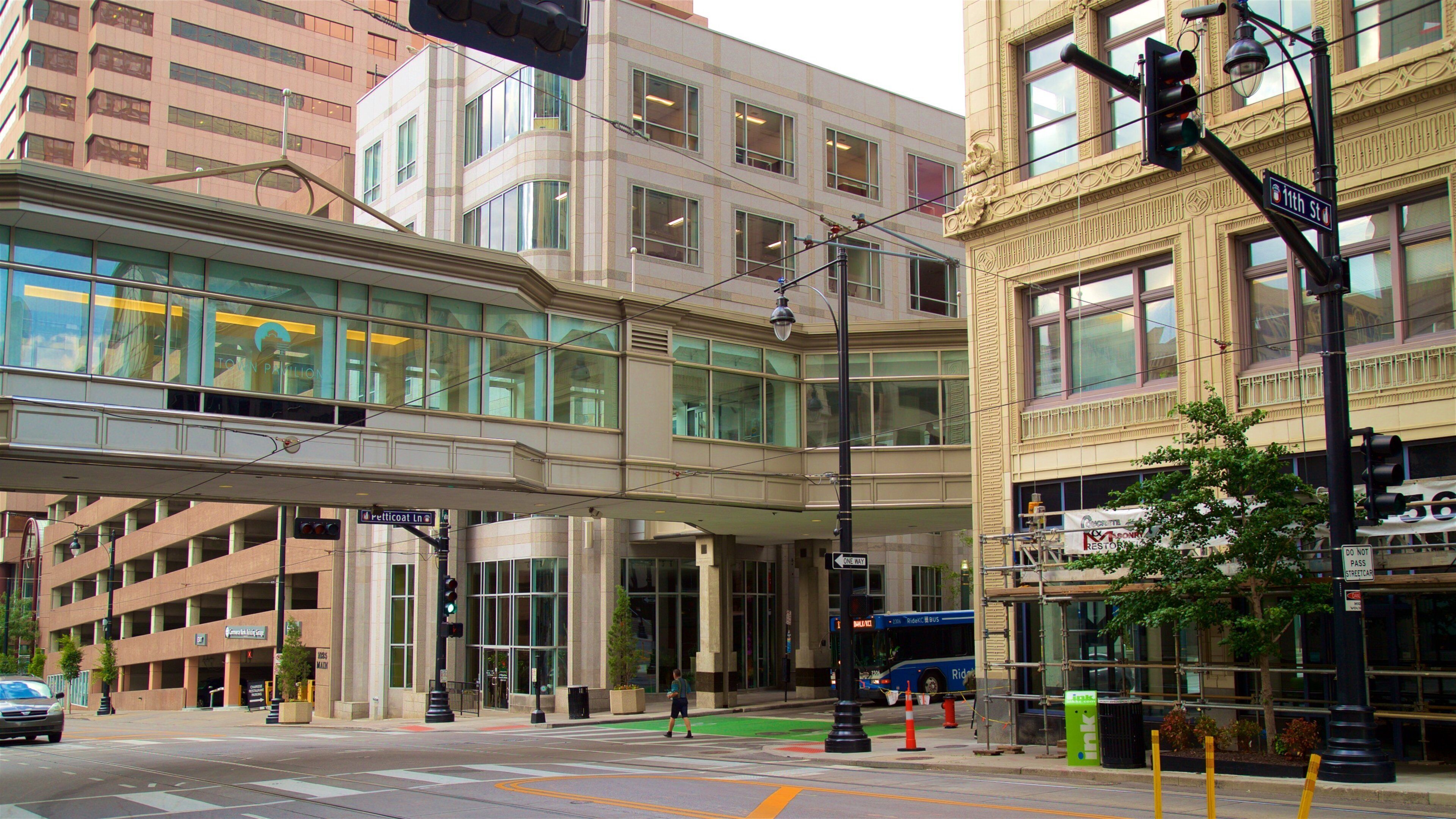 Downtown Kansas City featuring a city