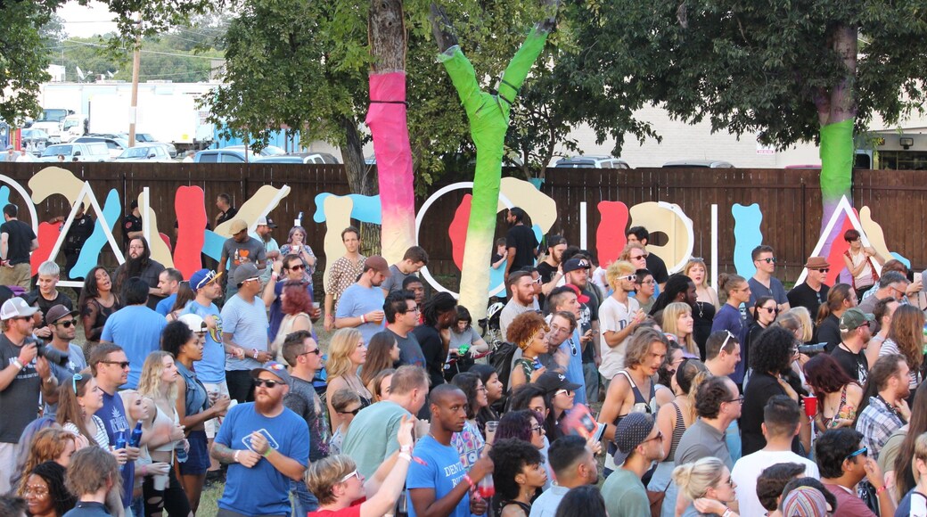 デントン 及び 少数の人々