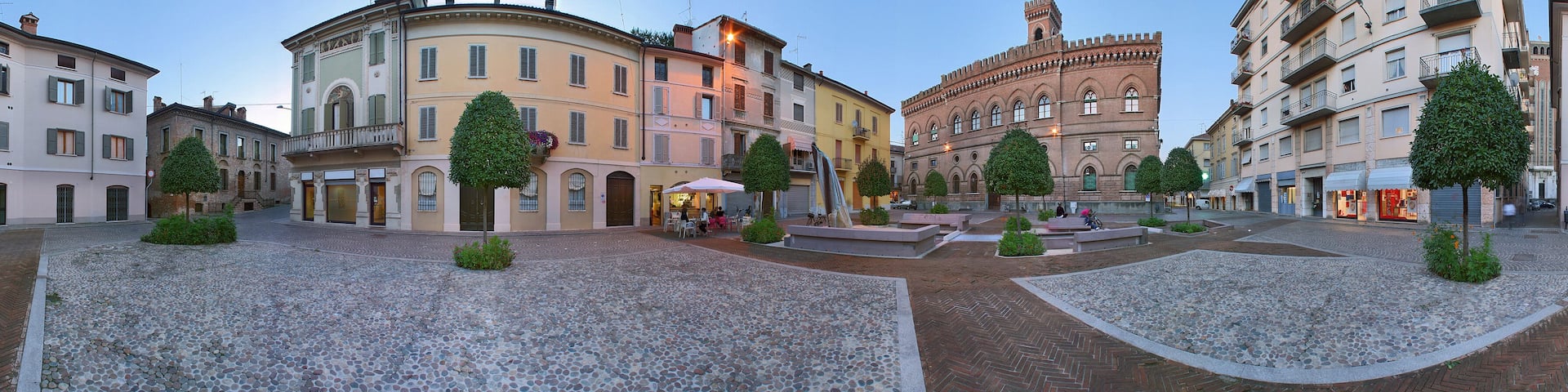 Casalmaggiore, piazza e palazzo comunale a 360°