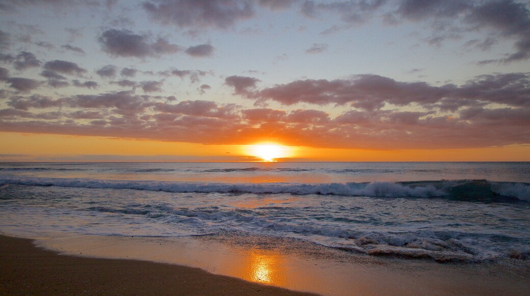 Saint-Gilles-les-Bains qui includes coucher de soleil et vues littorales
