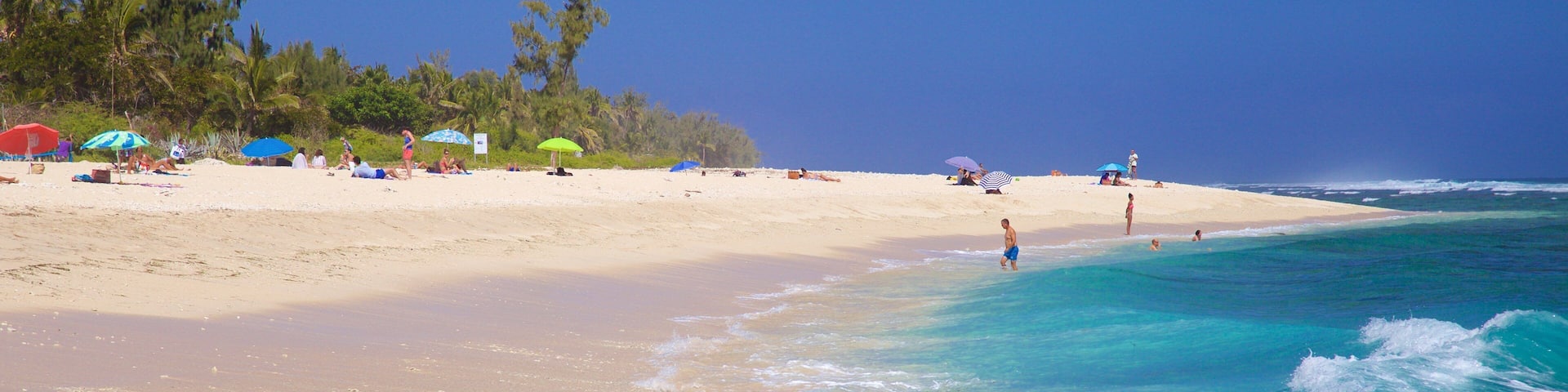 St Gilles-les-Bains ofreciendo una playa de arena