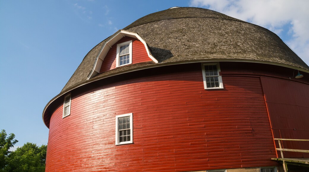 Round red barn in Illinois.