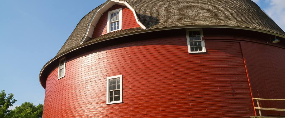 Round red barn in Illinois.