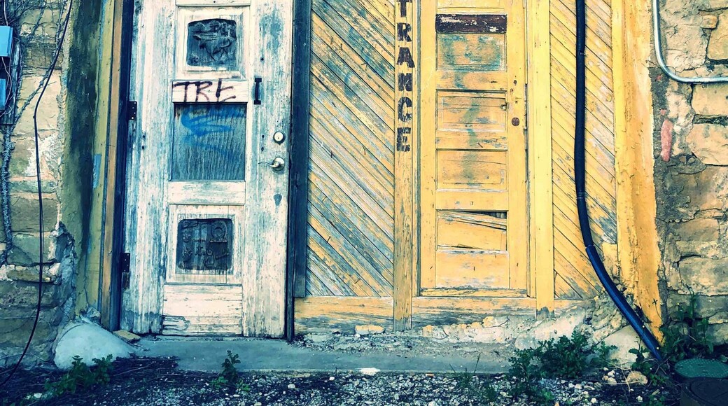 It would be neat to explain the history of this place, it’s origin or any background for that matter. But I could not find anything. We stumbled upon these two small doors in a dead end alley.