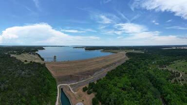 Belton Lake is a U.S. Army Corps of Engineers reservoir on the Leon River in the Brazos River basin, 5 miles (8 km) northwest of Belton, Texas.