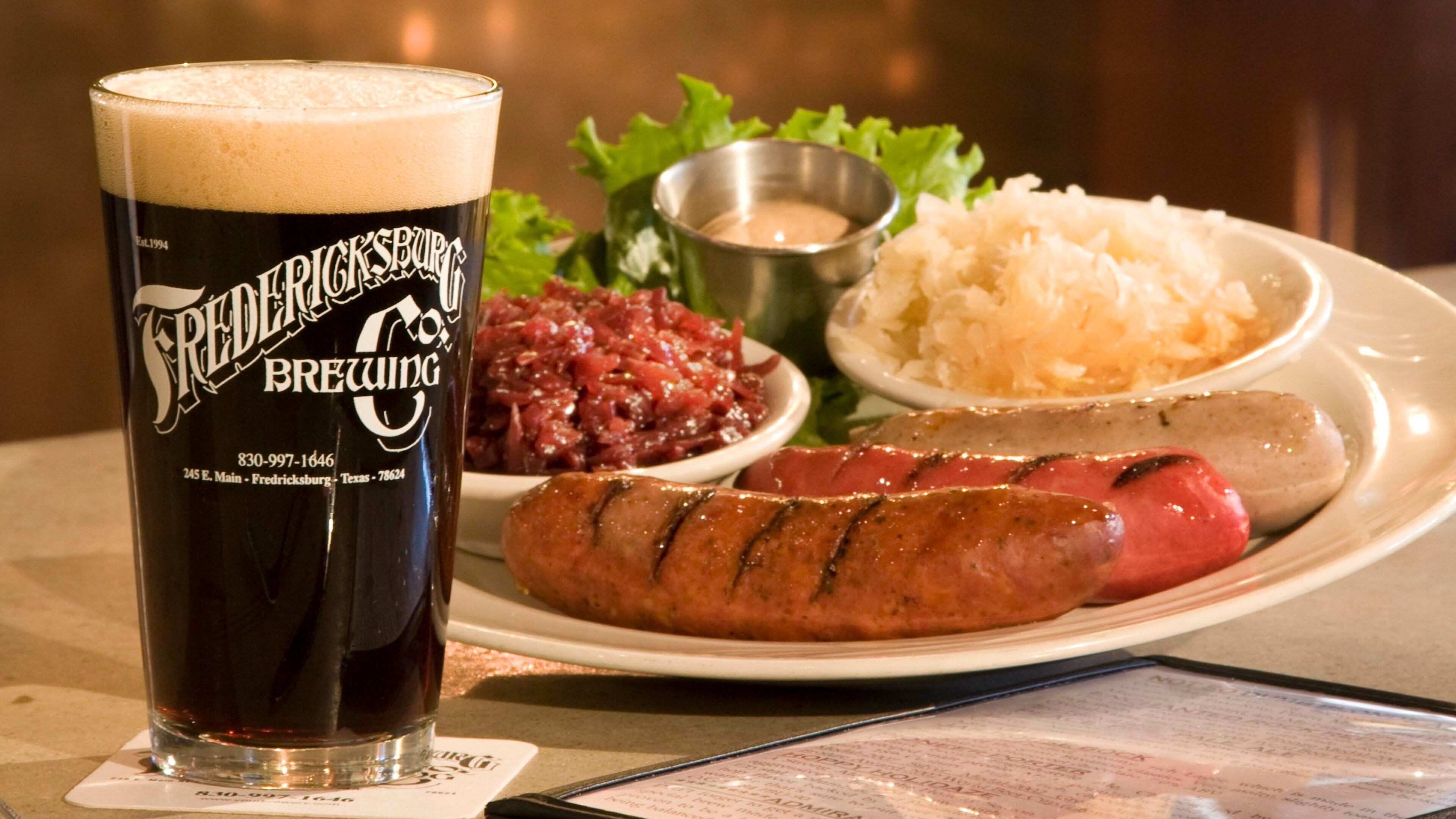 Fredericksburg showing interior views, drinks or beverages and markets