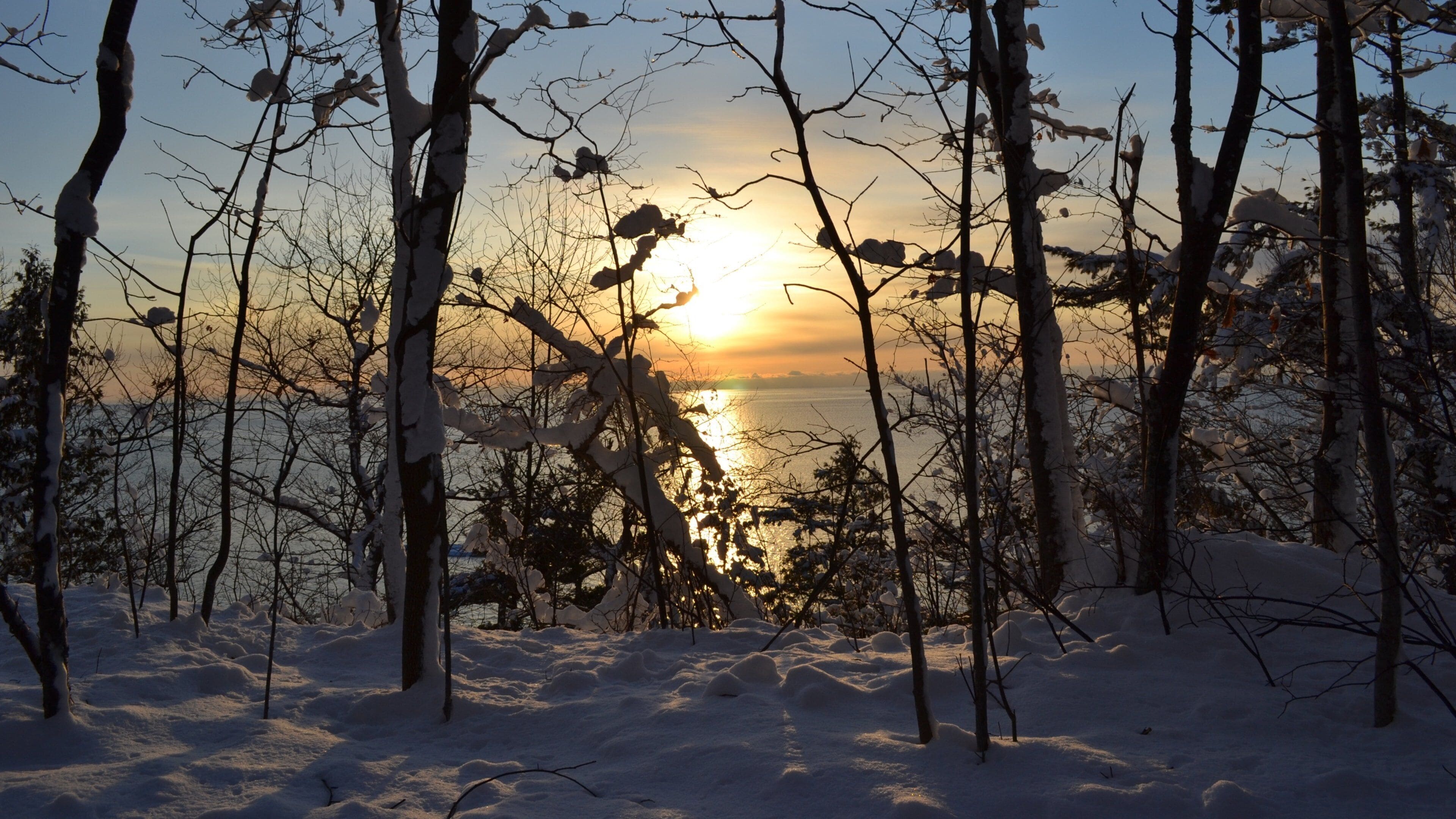 เปโตสกี เนื้อเรื่องที่ หาดทราย, ชายฝั่งทะเล และ พระอาทิตย์ตก