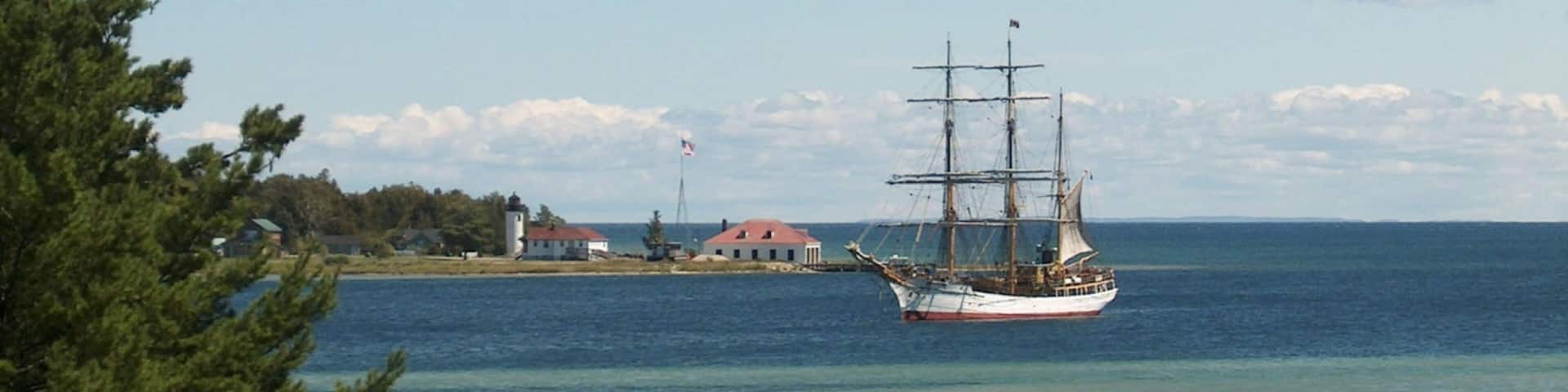 Petoskey showing general coastal views and boating