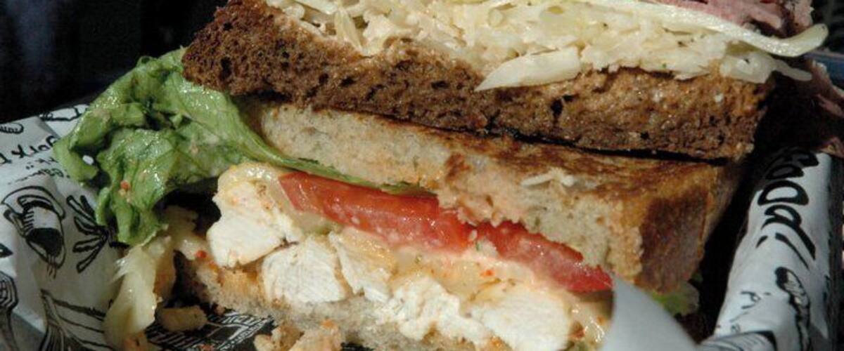 This place is the ultimate #lunchtime pit stop, whether you're already in town or gotta drive 100 miles out of your way. This place is AWESOME.
On top: the Zingerman's reuben. 
On bottom, Zingerman's chicken chile. 
Altogether: food porn.
