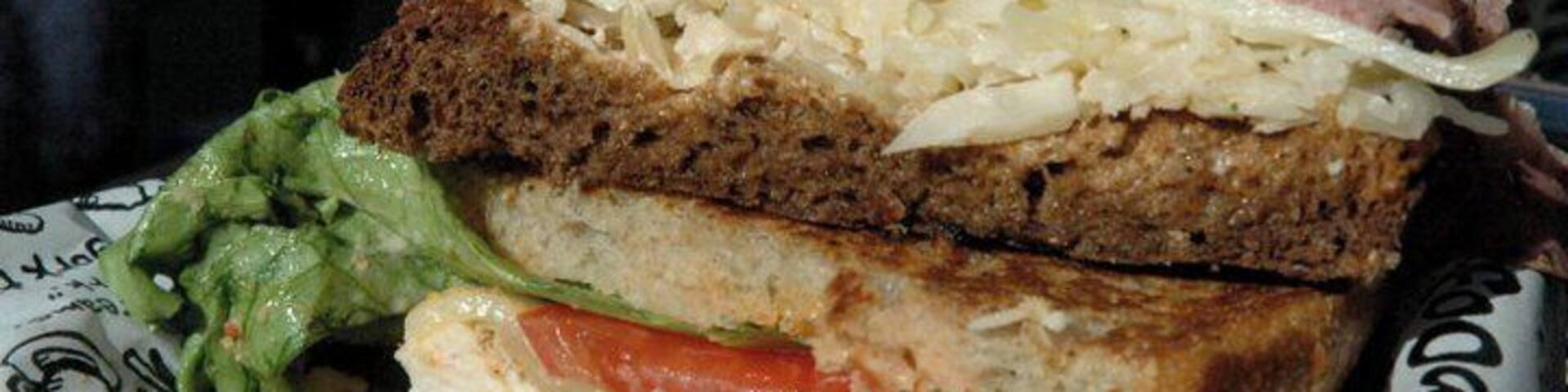 This place is the ultimate #lunchtime pit stop, whether you're already in town or gotta drive 100 miles out of your way. This place is AWESOME.
On top: the Zingerman's reuben.
On bottom, Zingerman's chicken chile.
Altogether: food porn.