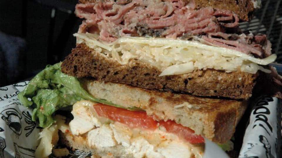 This place is the ultimate #lunchtime pit stop, whether you're already in town or gotta drive 100 miles out of your way. This place is AWESOME.
On top: the Zingerman's reuben.
On bottom, Zingerman's chicken chile.
Altogether: food porn.