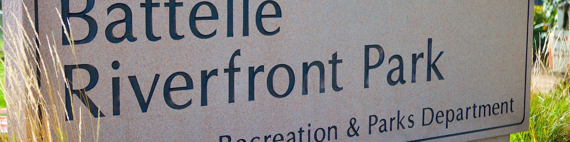 Santa Maria featuring a garden and signage