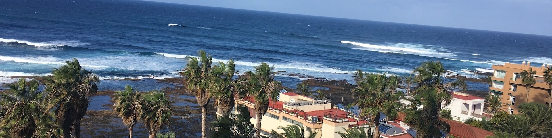 Spent a healthy weekend at Oceano with daily Ayurvedic healing treatments, combined with yoga and meditation and loads of vitamin sea 😊.
#BeachTips
#BVSBlue
#AboveItAll!
https://angelasaran.wordpress.com/2018/02/03/oceana-wellness-oasis-in-tenerife/