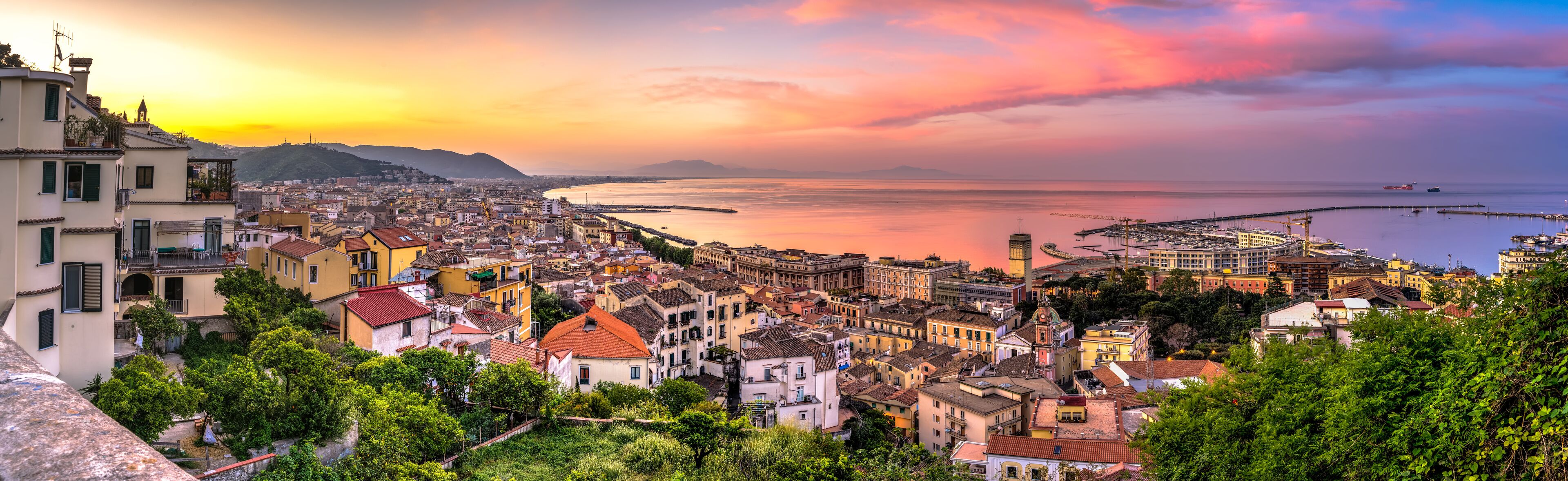 Panorama di Salerno all'alba