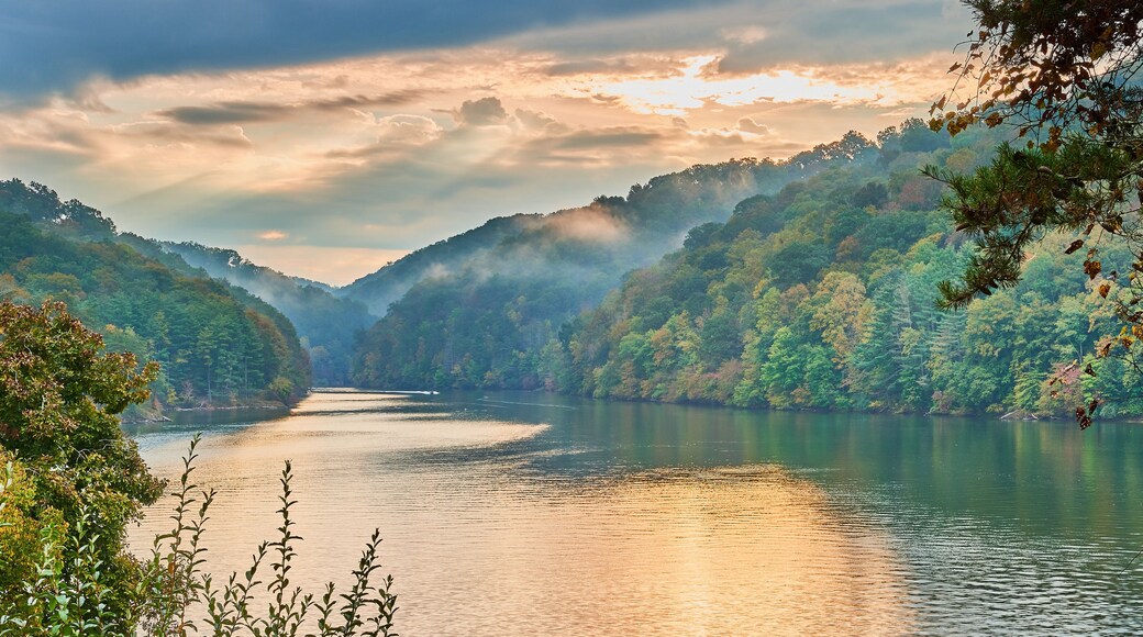 Dewey Lake at Jenny Wiley State Resort Park