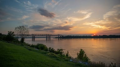 Sunset over Mississippi river in Memphis, Tennessee