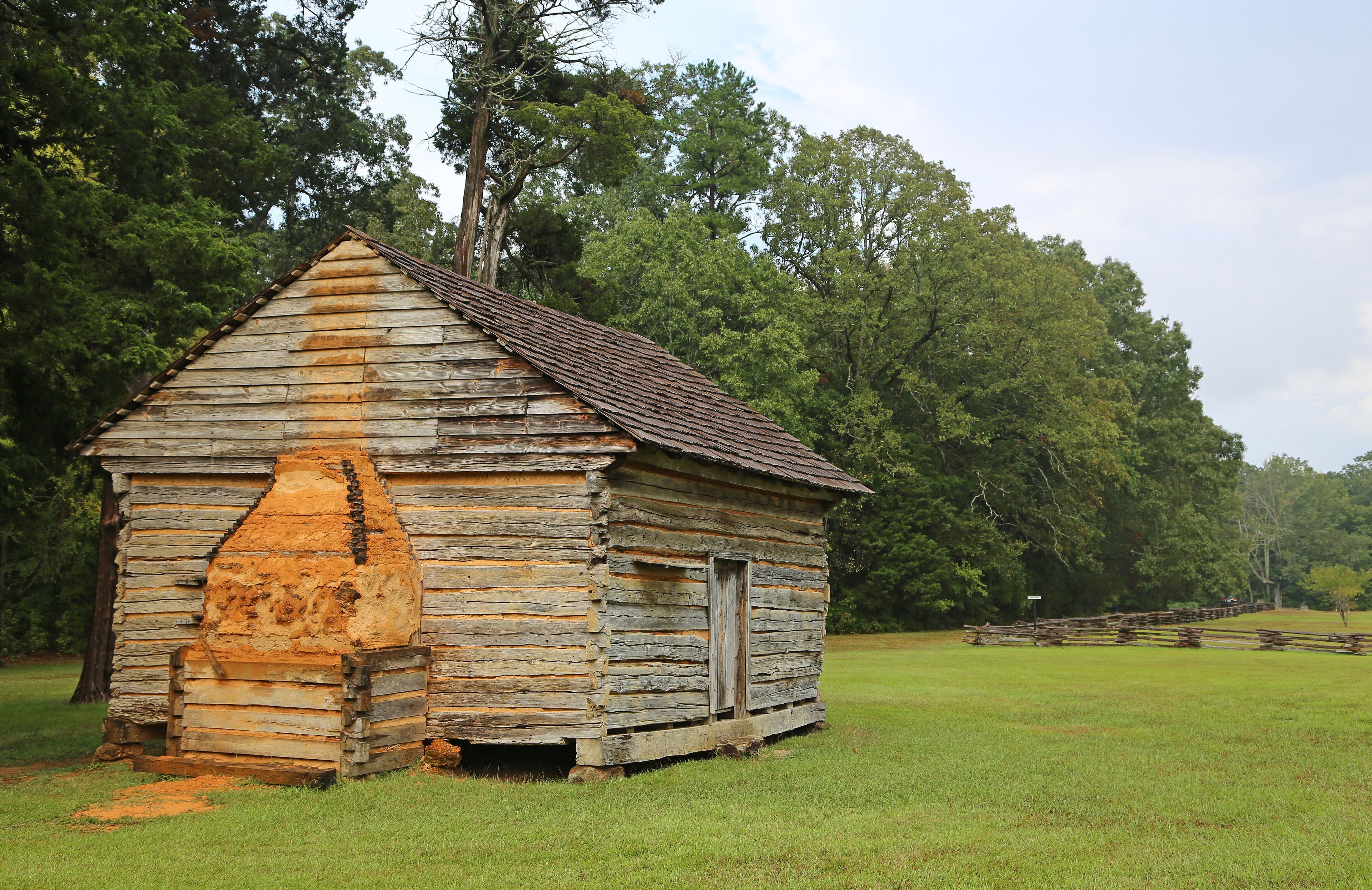 Wooden barn in Shiloh NMP, Tennessee