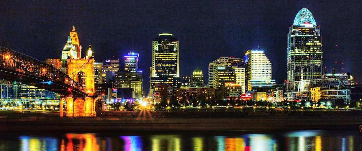 Cincinnati skyline at night