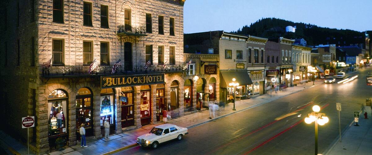 Deadwood featuring street scenes, night scenes and signage