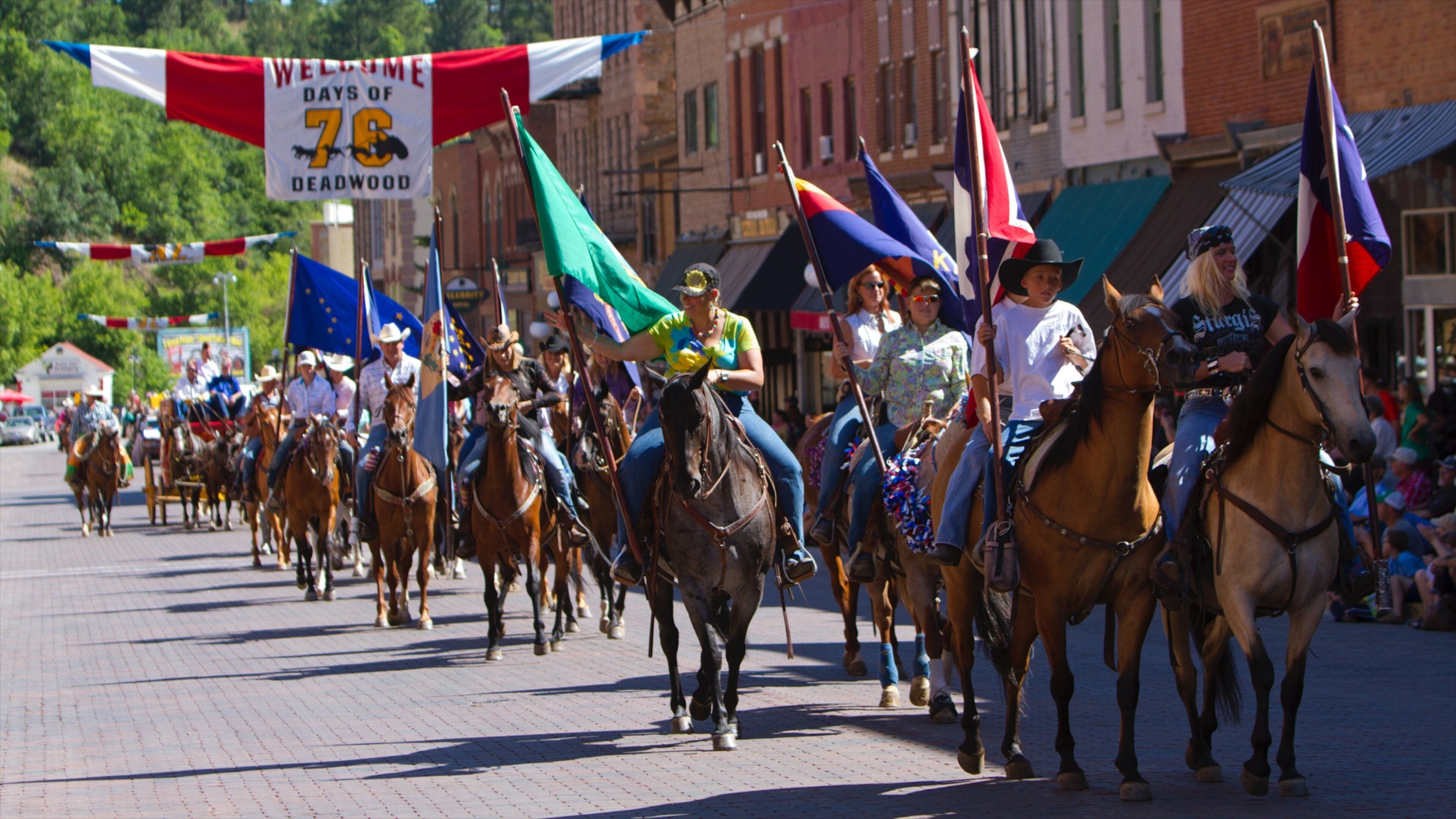 Deadwood som omfatter skiltning, ridning og gadeliv