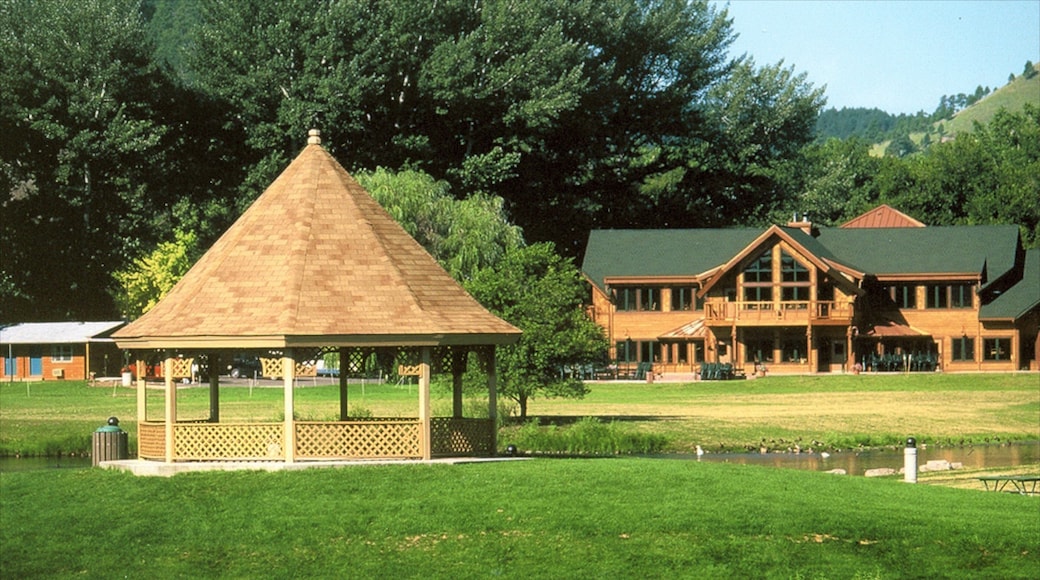 Rapid City which includes a garden and a small town or village