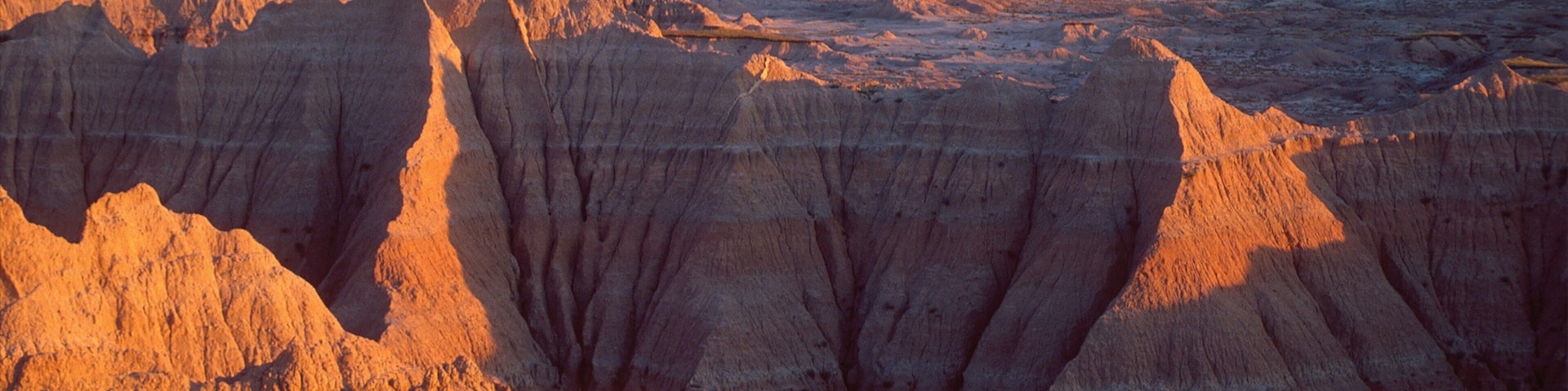 Rapid City mostrando um desfiladeiro ou canyon e paisagens assim como uma família