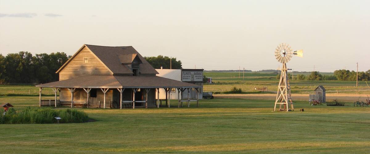 De Smet featuring farmland, a windmill and tranquil scenes