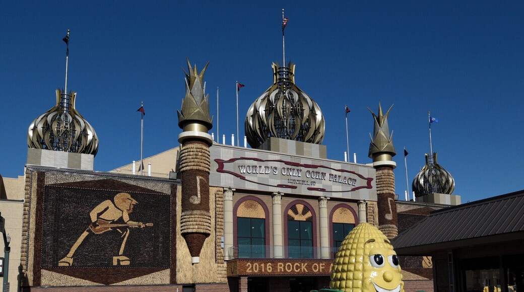 Facade changes every year. Afternoon or evening light best for photos.
