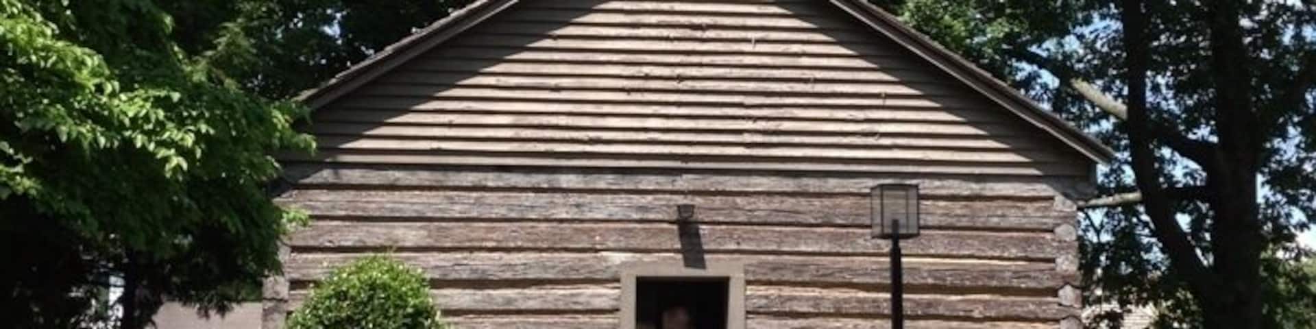 On-site Replica of 1784 Log Meeting House in downtown Danville, KY. Great park for a picnic and stroll downtown.
Amusingly, the replica jail sits 100meters from a historic tavern. Not so amusingly, the replica jail is quarantined off by display glass and the tavern is now a gift shop or something as disappointing. Nonetheless, made for a fantastic afternoon