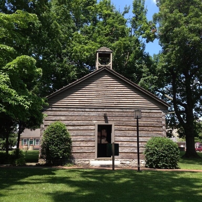On-site Replica of 1784 Log Meeting House in downtown Danville, KY. Great park for a picnic and stroll downtown.
Amusingly, the replica jail sits 100meters from a historic tavern. Not so amusingly, the replica jail is quarantined off by display glass and the tavern is now a gift shop or something as disappointing. Nonetheless, made for a fantastic afternoon
