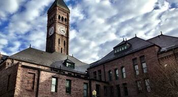 Very cool historic court house and museum full of Sioux Falls and South Dakota memorabilia. Check out the Fawick Flyer car Teddy Roosevelt rode in during his visit in 1910. The tour is free! #travel #history #museum #southdakota