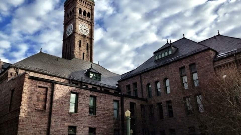 Very cool historic court house and museum full of Sioux Falls and South Dakota memorabilia. Check out the Fawick Flyer car Teddy Roosevelt rode in during his visit in 1910. The tour is free! #travel #history #museum #southdakota
